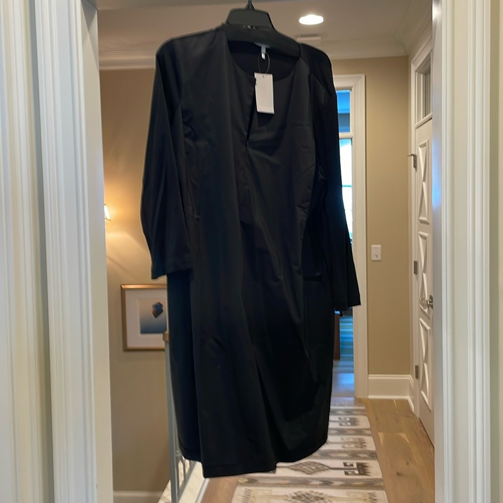 Elegant Black Sheath Dress with V-neck and Notched Collar